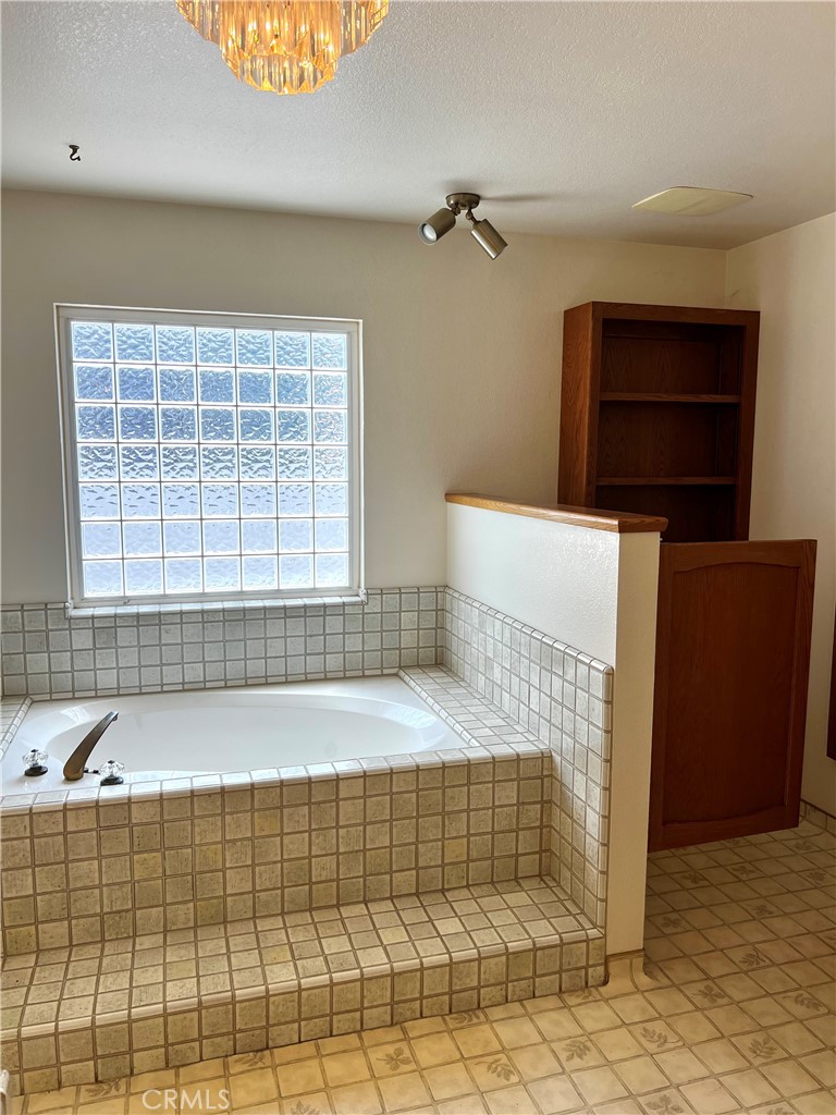 2819 Tenaya Dr, Merced, CA 95340