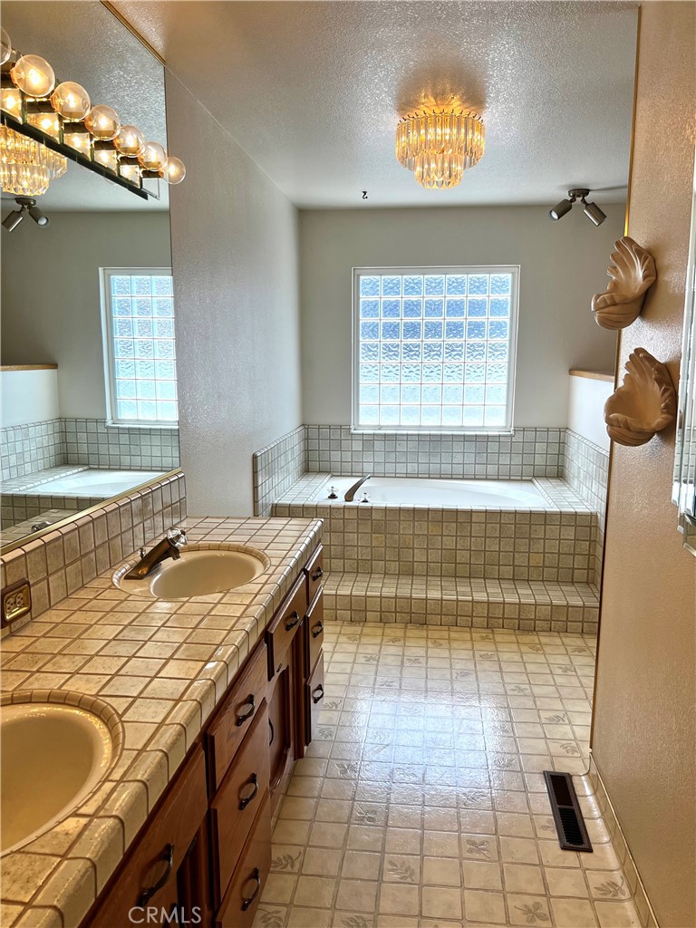 2819 Tenaya Dr, Merced, CA 95340